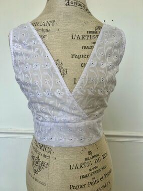LA Hearts Women's White Eyelet V-Neck Cropped Wrap Camisole
